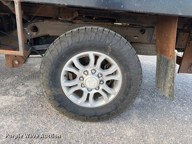image for item EW8707 2017 RAM 2500 Crew Cab flatbed pickup truck
