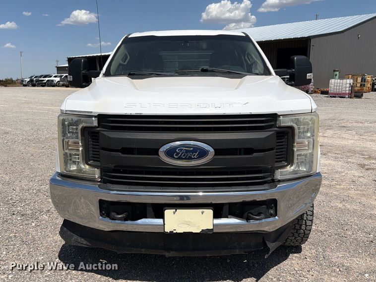 image for item EW8708 2019 Ford F250 Super Duty Crew Cab flatbed pickup truck