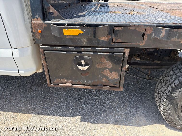 image for item EW8708 2019 Ford F250 Super Duty Crew Cab flatbed pickup truck
