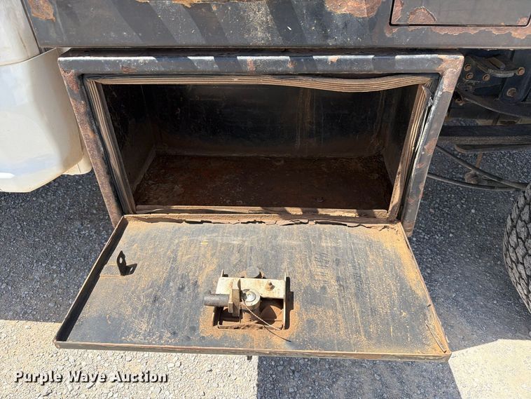 image for item EW8708 2019 Ford F250 Super Duty Crew Cab flatbed pickup truck