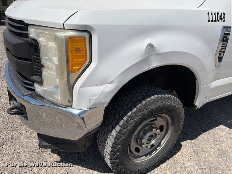 image for item EW8708 2019 Ford F250 Super Duty Crew Cab flatbed pickup truck