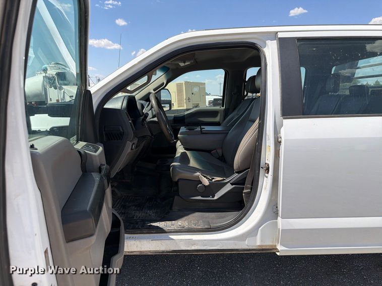 image for item EW8708 2019 Ford F250 Super Duty Crew Cab flatbed pickup truck