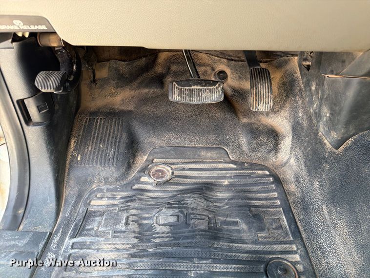 image for item EW8708 2019 Ford F250 Super Duty Crew Cab flatbed pickup truck