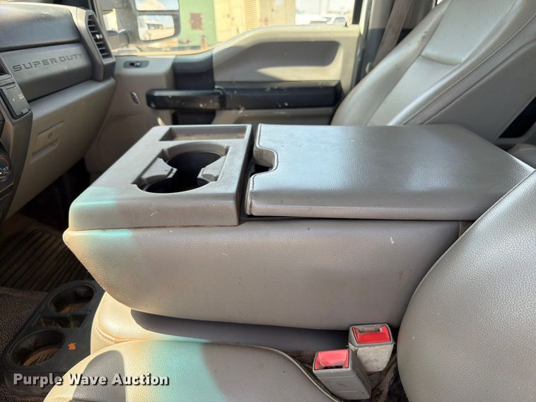 image for item EW8708 2019 Ford F250 Super Duty Crew Cab flatbed pickup truck