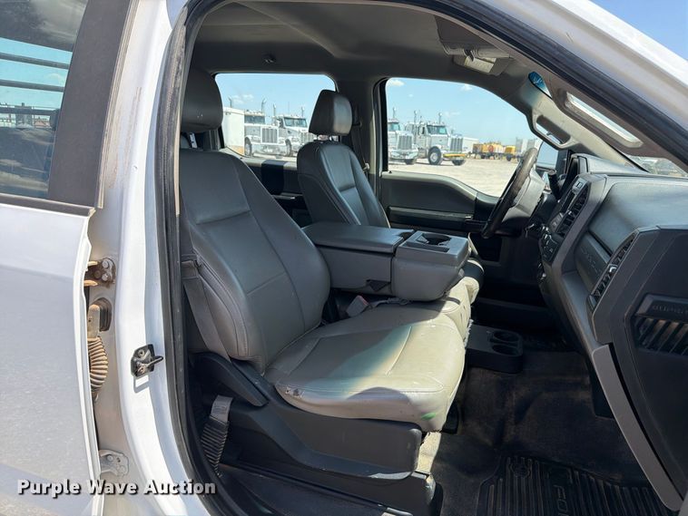 image for item EW8708 2019 Ford F250 Super Duty Crew Cab flatbed pickup truck