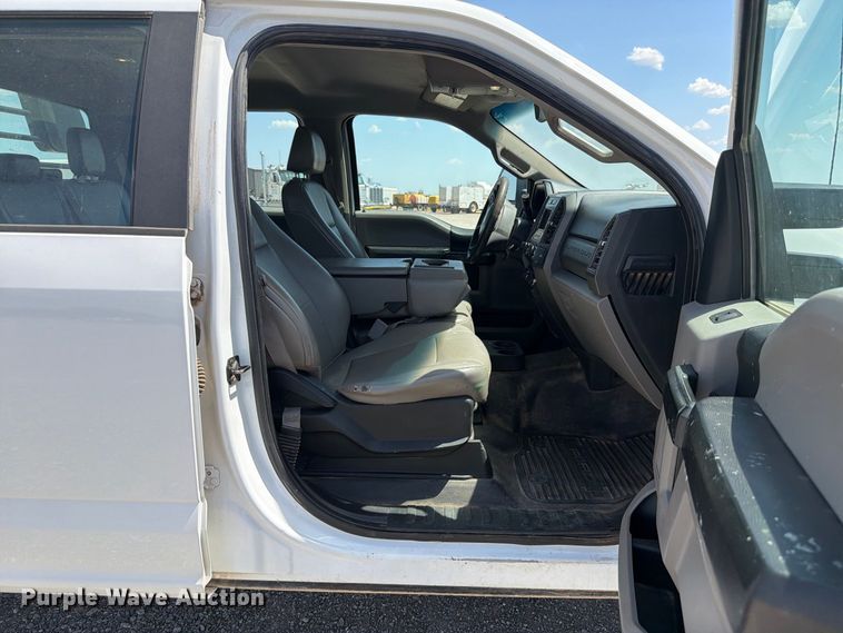 image for item EW8708 2019 Ford F250 Super Duty Crew Cab flatbed pickup truck