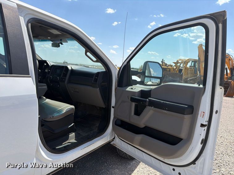 image for item EW8708 2019 Ford F250 Super Duty Crew Cab flatbed pickup truck