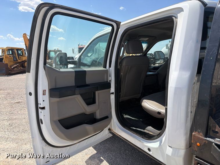image for item EW8708 2019 Ford F250 Super Duty Crew Cab flatbed pickup truck