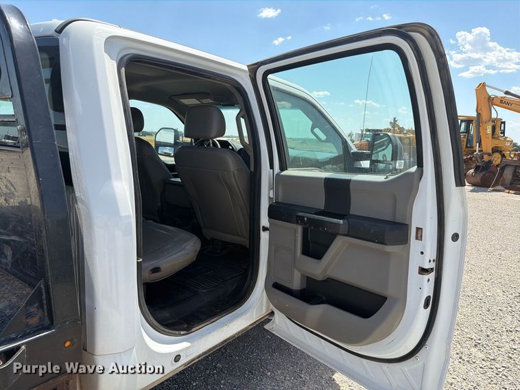 image for item EW8708 2019 Ford F250 Super Duty Crew Cab flatbed pickup truck