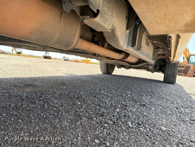 image for item EW8708 2019 Ford F250 Super Duty Crew Cab flatbed pickup truck