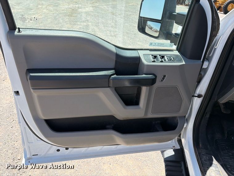 image for item EW8709 2022 Ford F250 Super Duty Crew Cab pickup truck