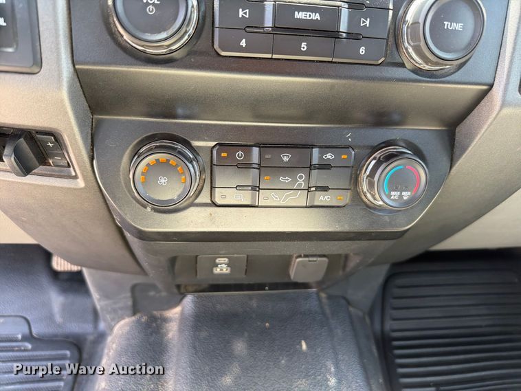 image for item EW8709 2022 Ford F250 Super Duty Crew Cab pickup truck