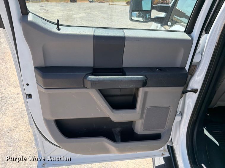 image for item EW8709 2022 Ford F250 Super Duty Crew Cab pickup truck