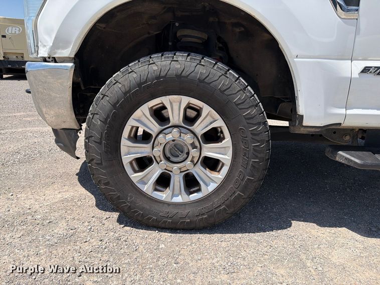 image for item EW8709 2022 Ford F250 Super Duty Crew Cab pickup truck
