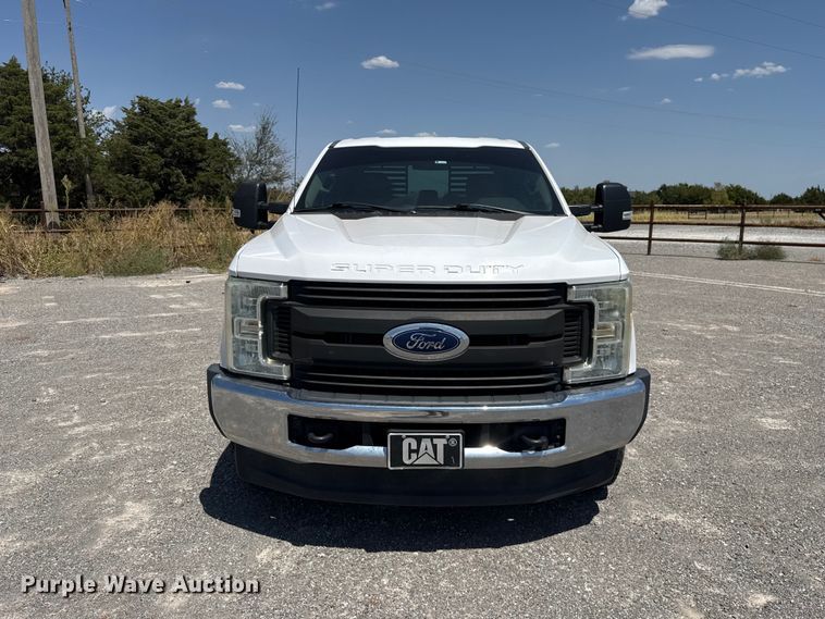 image for item EW8710 2017 Ford F250 Super Duty Crew Cab flatbed pickup truck
