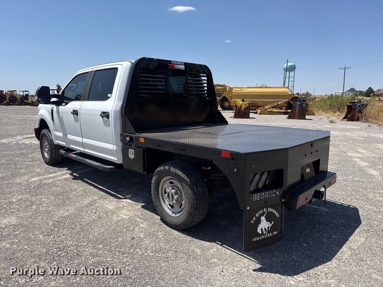 image for item EW8710 2017 Ford F250 Super Duty Crew Cab flatbed pickup truck