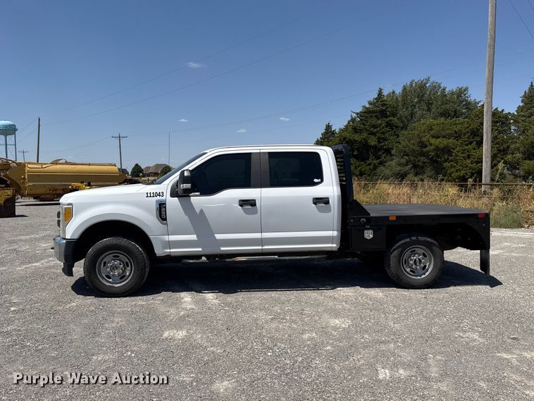 image for item EW8710 2017 Ford F250 Super Duty Crew Cab flatbed pickup truck