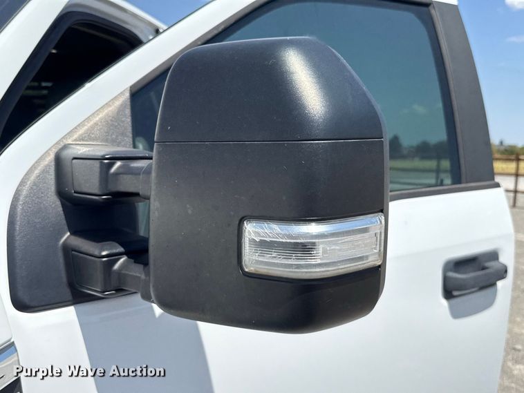 image for item EW8710 2017 Ford F250 Super Duty Crew Cab flatbed pickup truck
