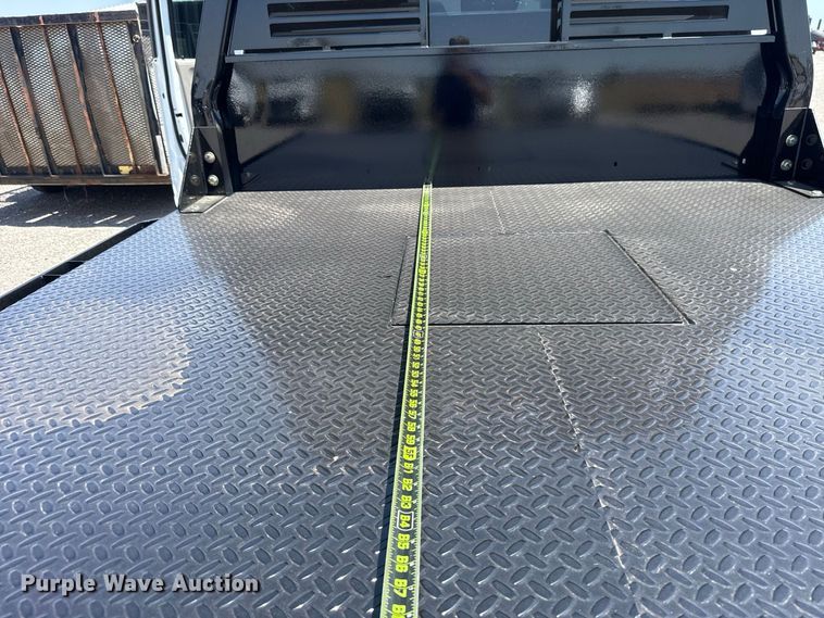 image for item EW8710 2017 Ford F250 Super Duty Crew Cab flatbed pickup truck