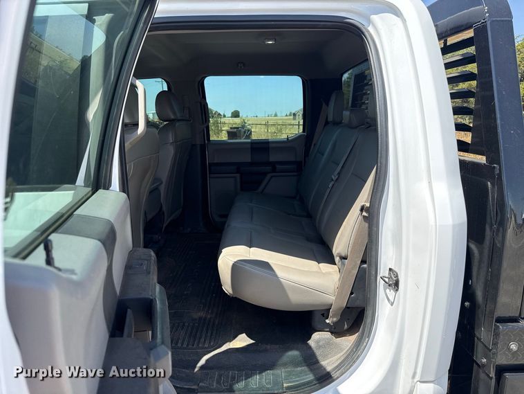 image for item EW8710 2017 Ford F250 Super Duty Crew Cab flatbed pickup truck