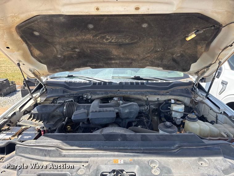 image for item EW8710 2017 Ford F250 Super Duty Crew Cab flatbed pickup truck