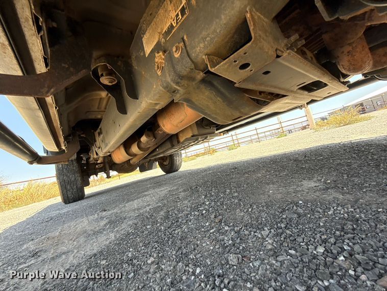 image for item EW8710 2017 Ford F250 Super Duty Crew Cab flatbed pickup truck