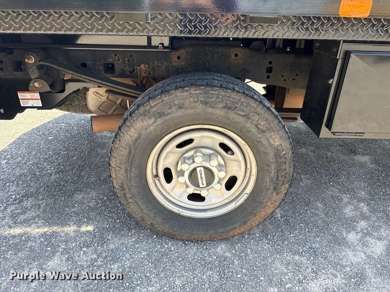 image for item EW8710 2017 Ford F250 Super Duty Crew Cab flatbed pickup truck