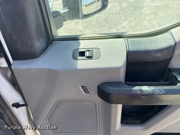 image for item EW8713 2019 Ford F250 Super Duty Crew Cab pickup truck