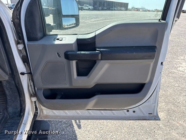 image for item EW8713 2019 Ford F250 Super Duty Crew Cab pickup truck