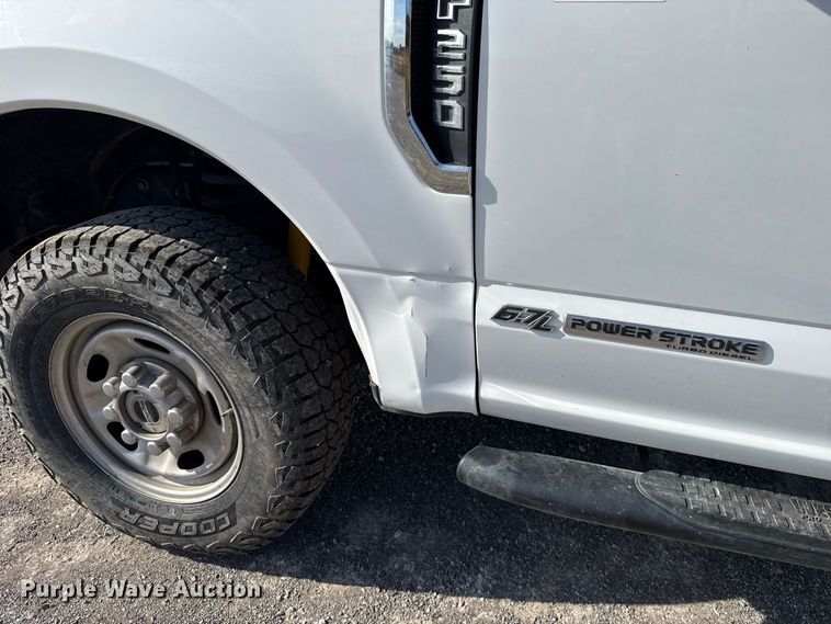 image for item EW8714 2021 Ford F-250 Crew Cab flatbed truck