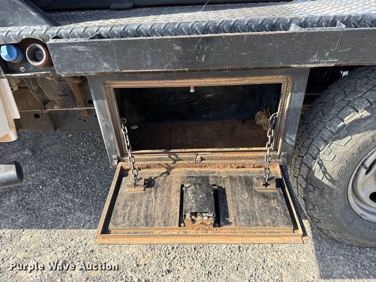image for item EW8714 2021 Ford F-250 Crew Cab flatbed truck
