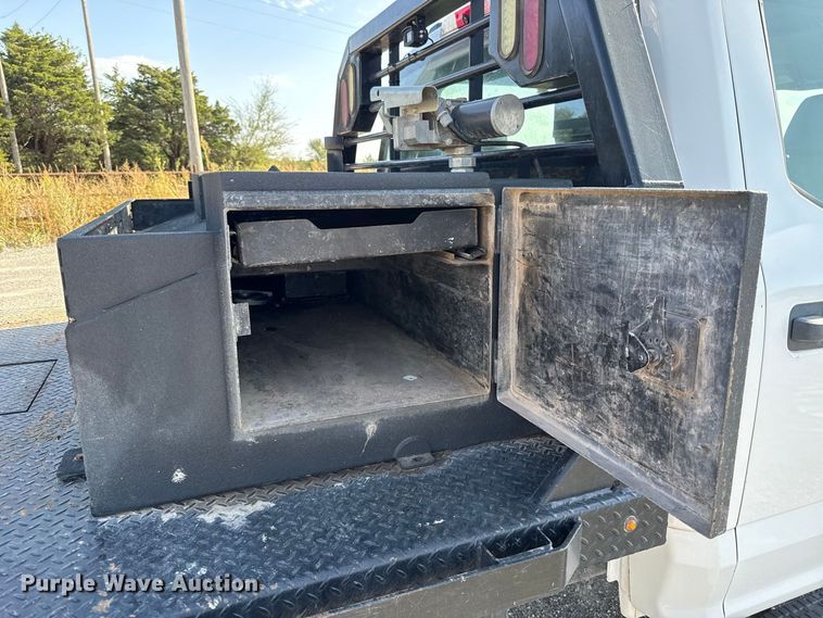 image for item EW8714 2021 Ford F-250 Crew Cab flatbed truck