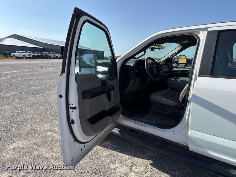 image for item EW8714 2021 Ford F-250 Crew Cab flatbed truck