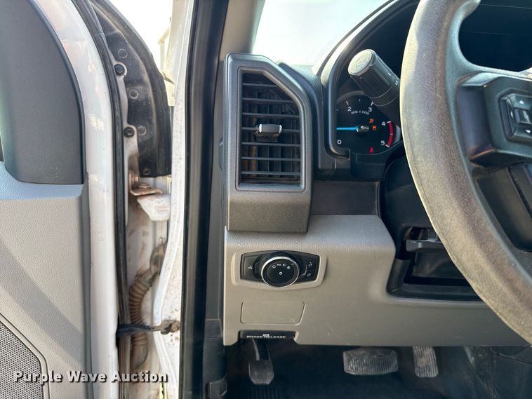 image for item EW8714 2021 Ford F-250 Crew Cab flatbed truck