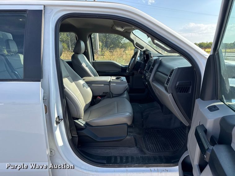 image for item EW8714 2021 Ford F-250 Crew Cab flatbed truck