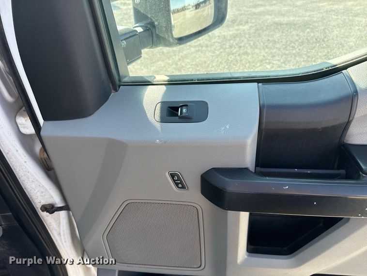 image for item EW8714 2021 Ford F-250 Crew Cab flatbed truck