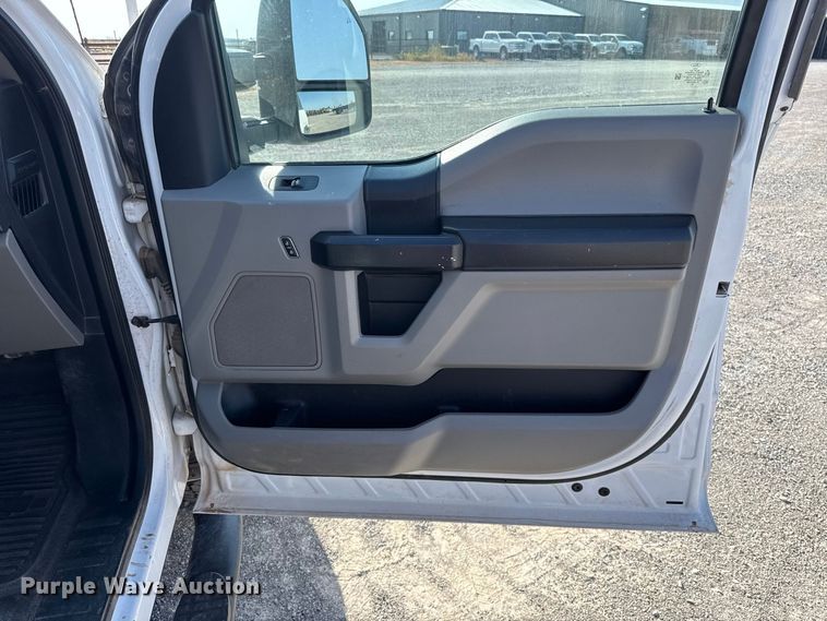 image for item EW8714 2021 Ford F-250 Crew Cab flatbed truck