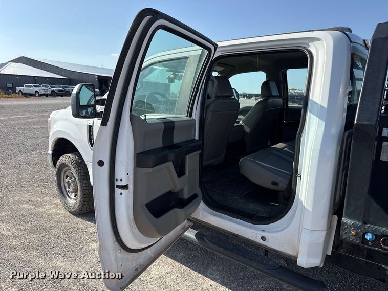 image for item EW8714 2021 Ford F-250 Crew Cab flatbed truck