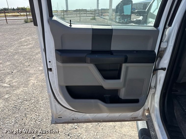 image for item EW8714 2021 Ford F-250 Crew Cab flatbed truck
