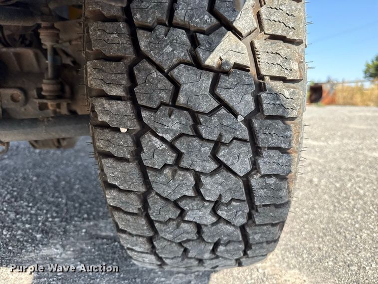 image for item EW8714 2021 Ford F-250 Crew Cab flatbed truck