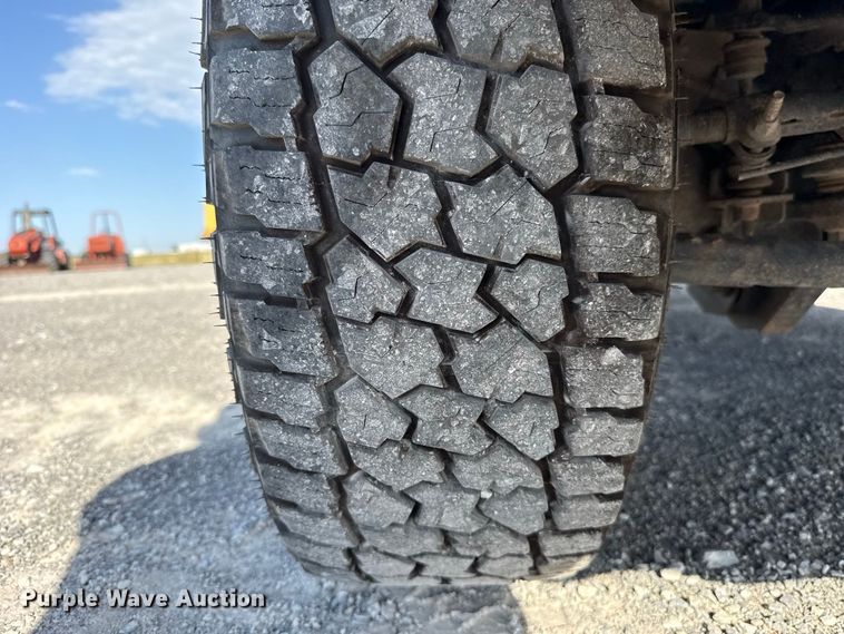 image for item EW8714 2021 Ford F-250 Crew Cab flatbed truck