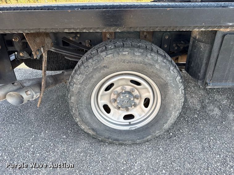image for item EW8714 2021 Ford F-250 Crew Cab flatbed truck