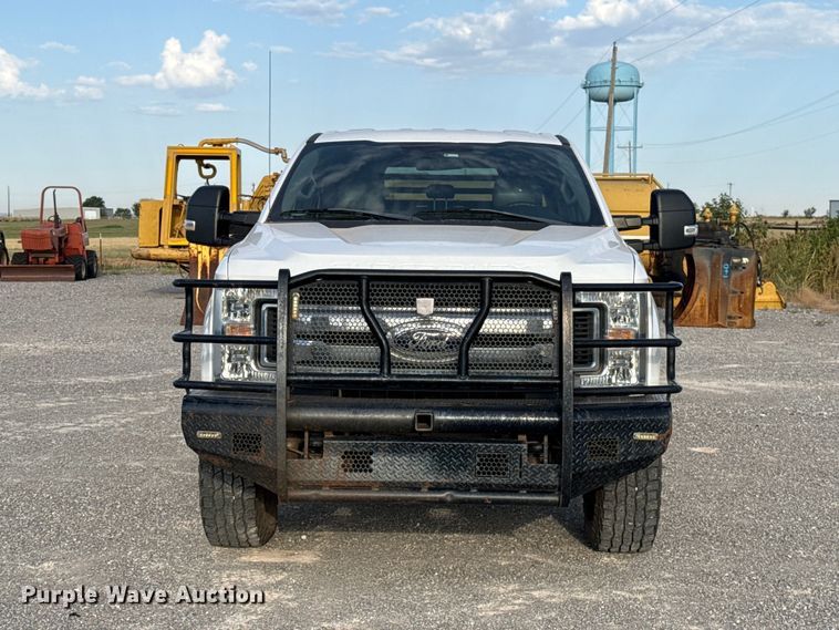 image for item EW8715 2019 Ford F250 Super Duty Crew Cab flatbed pickup truck