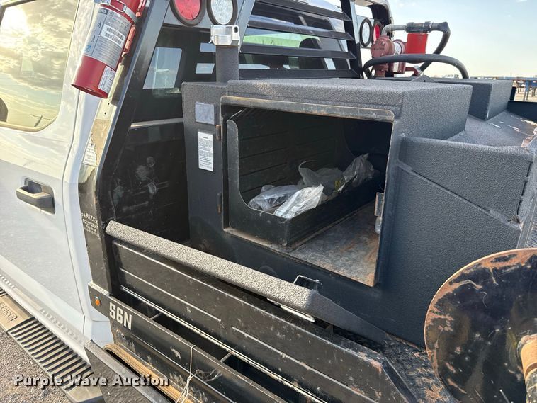 image for item EW8715 2019 Ford F250 Super Duty Crew Cab flatbed pickup truck