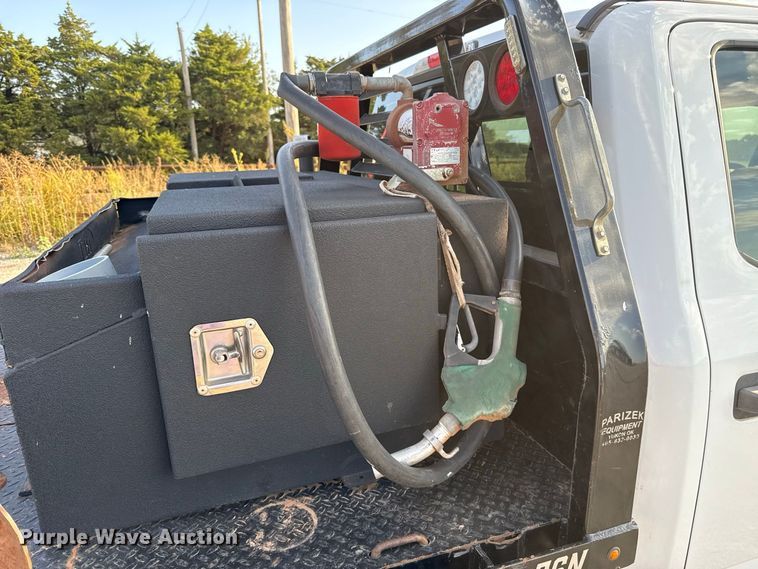 image for item EW8715 2019 Ford F250 Super Duty Crew Cab flatbed pickup truck
