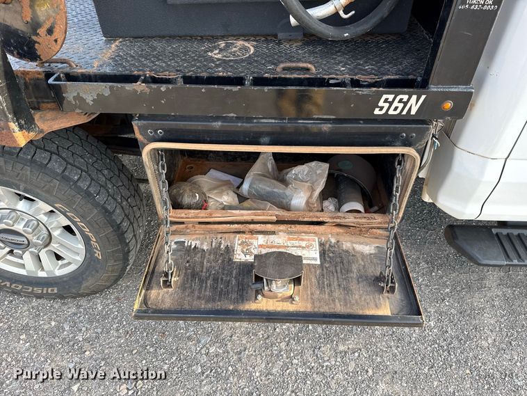 image for item EW8715 2019 Ford F250 Super Duty Crew Cab flatbed pickup truck