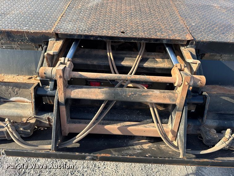 image for item EW8715 2019 Ford F250 Super Duty Crew Cab flatbed pickup truck