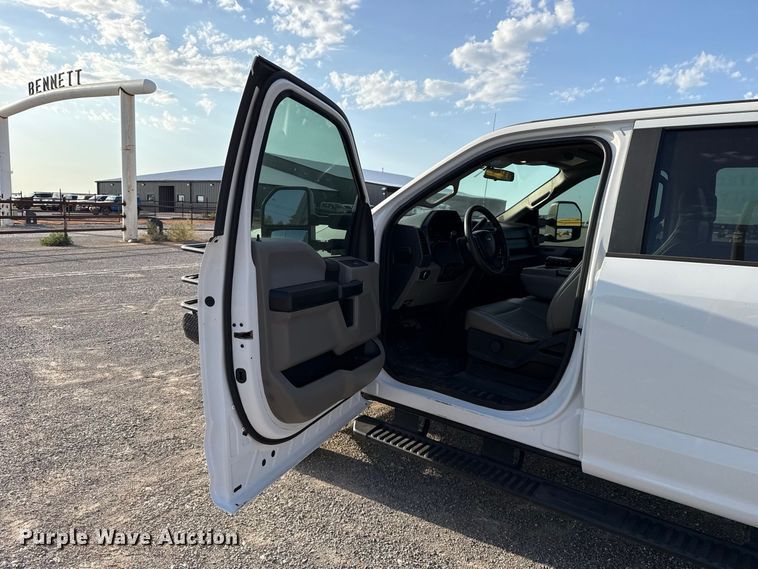 image for item EW8715 2019 Ford F250 Super Duty Crew Cab flatbed pickup truck