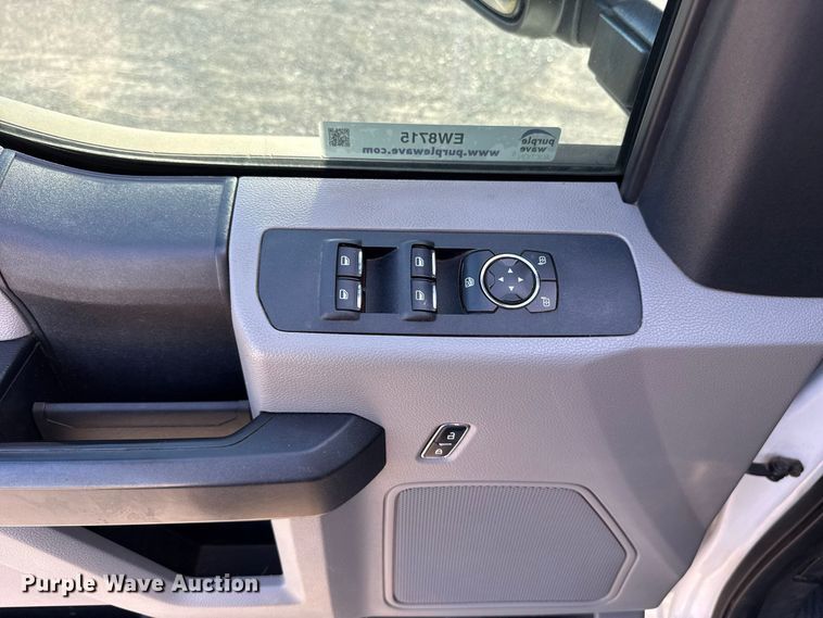 image for item EW8715 2019 Ford F250 Super Duty Crew Cab flatbed pickup truck