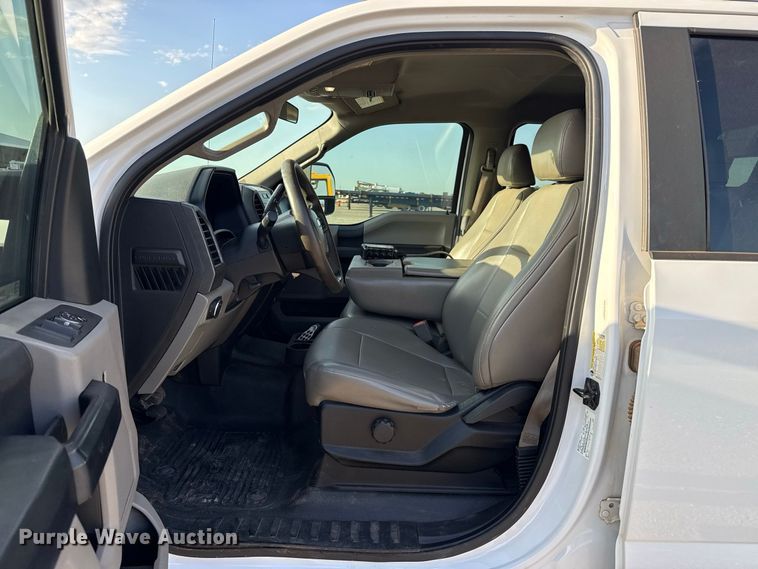 image for item EW8715 2019 Ford F250 Super Duty Crew Cab flatbed pickup truck
